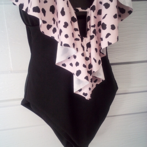 Pink and black one piece swimsuit - Picture 6 of 7